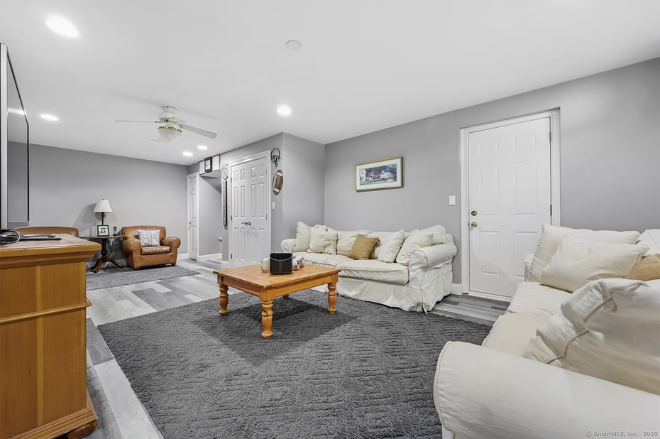 305 South Gate Lane Photo 31