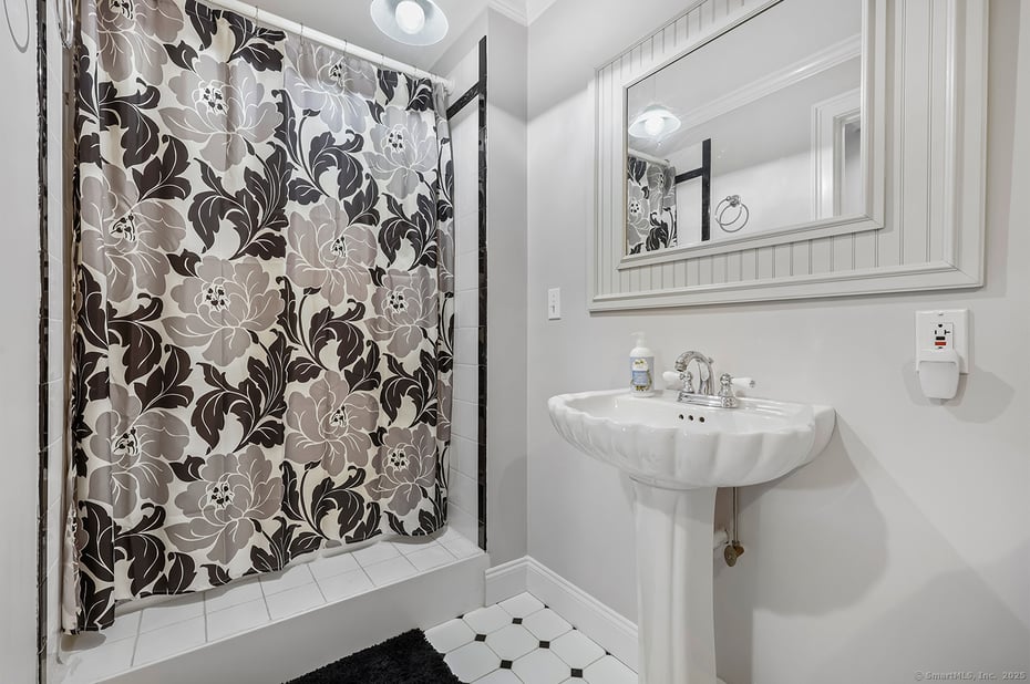 305 South Gate Lane Photo 33