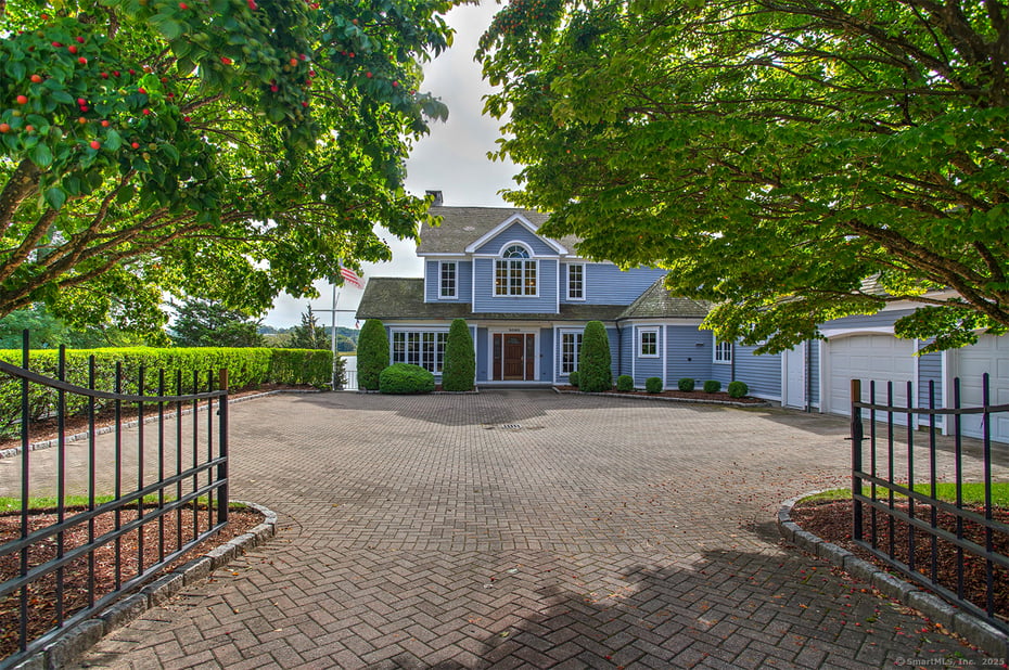 5060 Main Street Photo 2