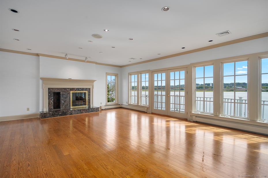 5060 Main Street Photo 4