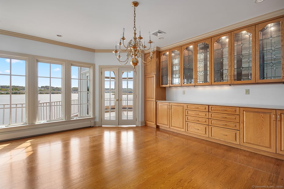 5060 Main Street Photo 7