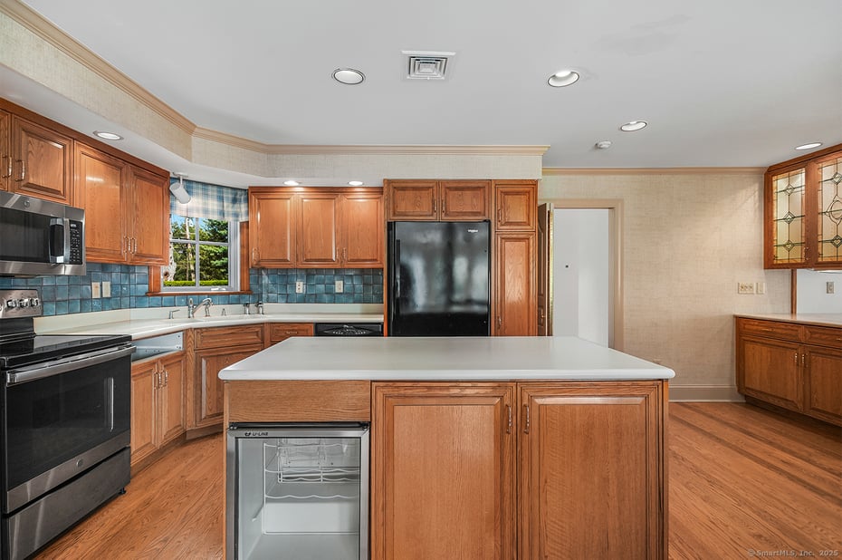 5060 Main Street Photo 9