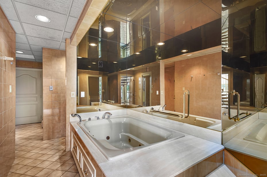 5060 Main Street Photo 21