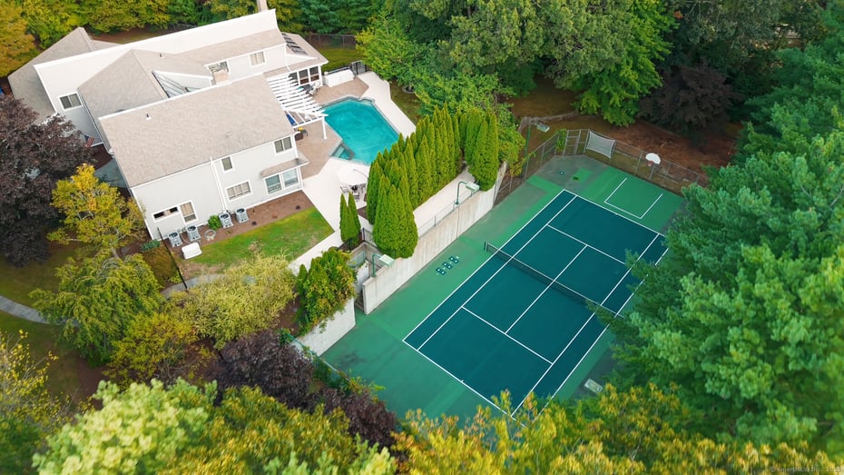 28 Strawberry Lane Photo 3