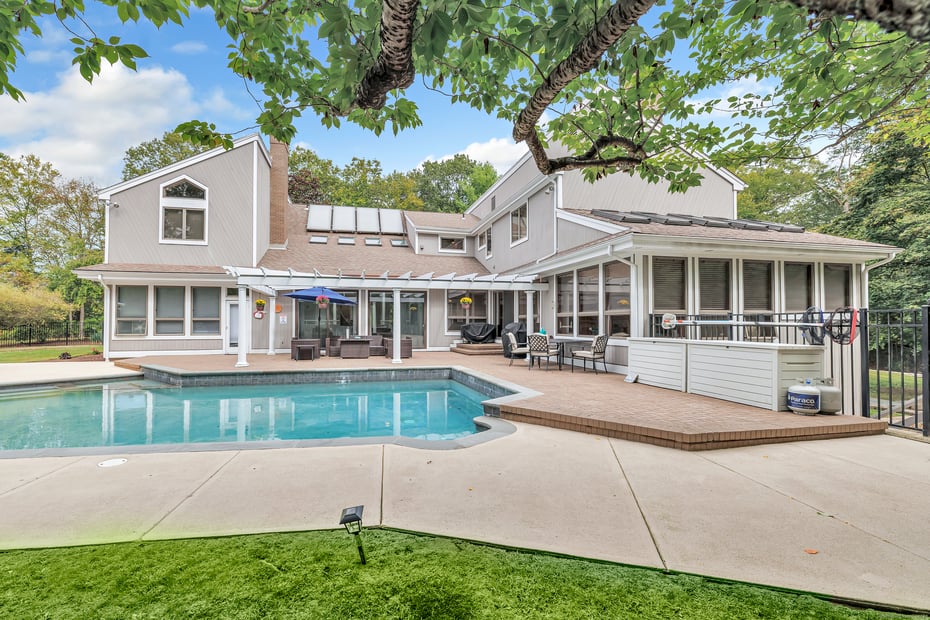 28 Strawberry Lane Photo 5