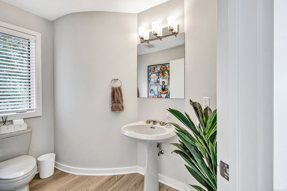 28 Strawberry Lane Photo 14