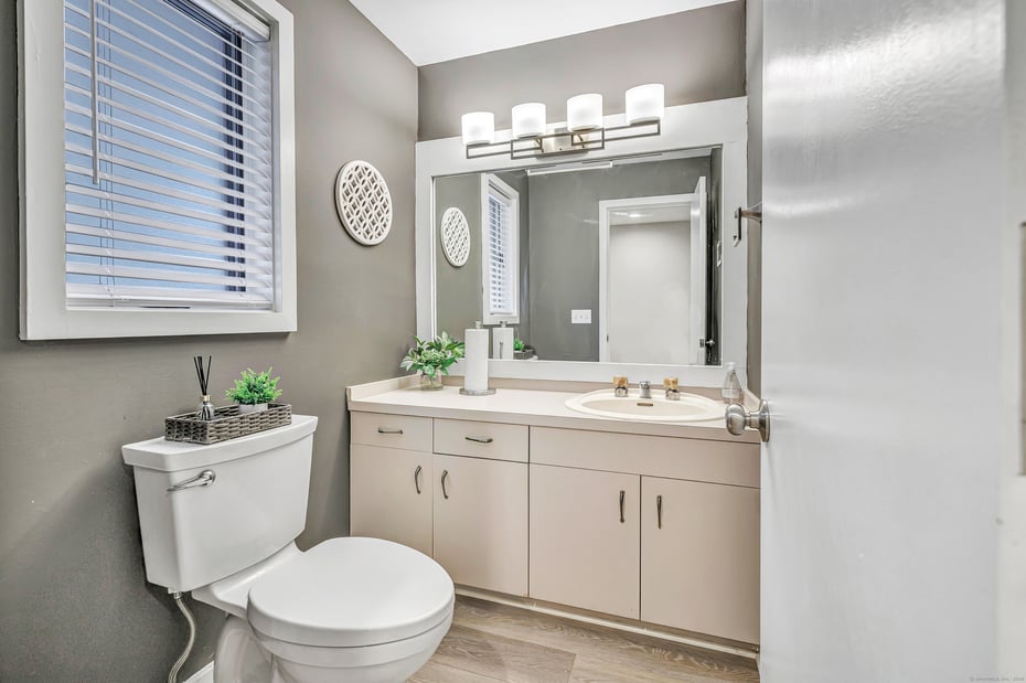 28 Strawberry Lane Photo 26