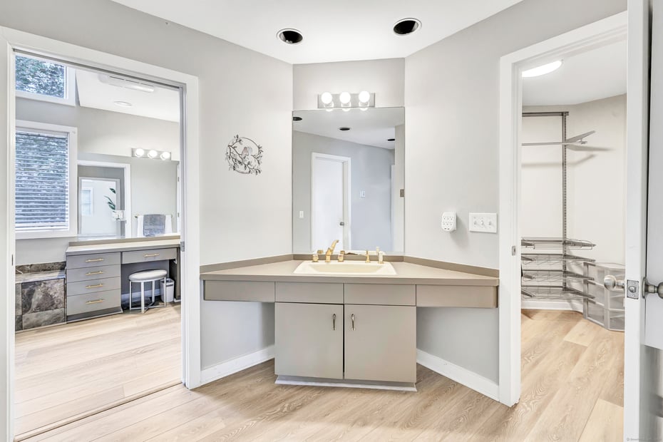 28 Strawberry Lane Photo 28