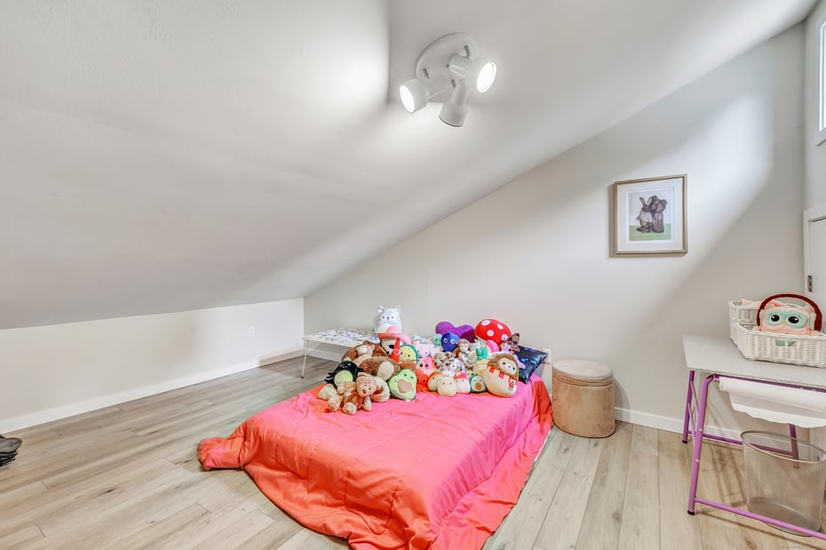 28 Strawberry Lane Photo 35