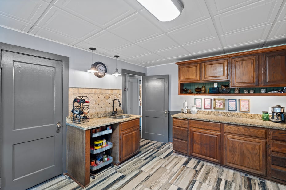 298 Kenyon Road Photo 8