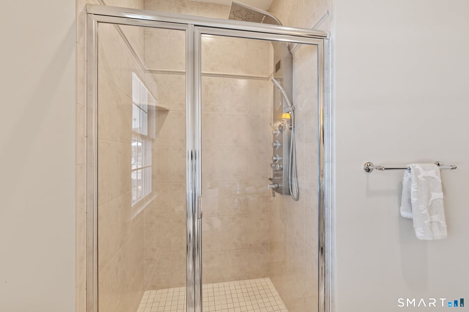 16 Robin Hood Lane Photo 19