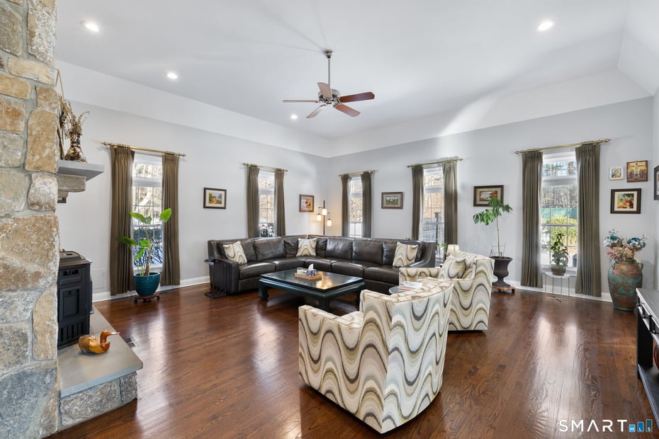 16 Robin Hood Lane Photo 20