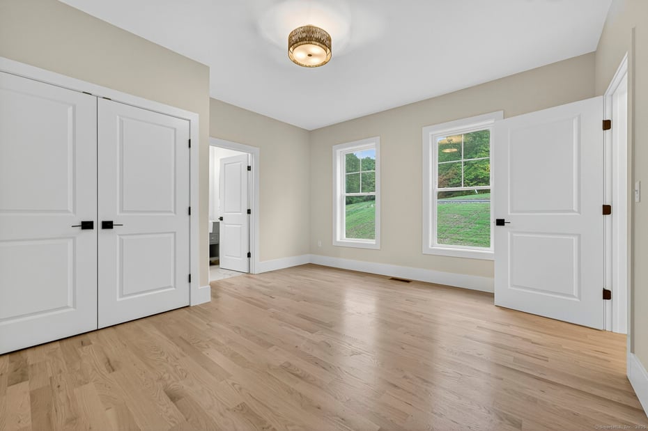 241 Old Farms Road Photo 32