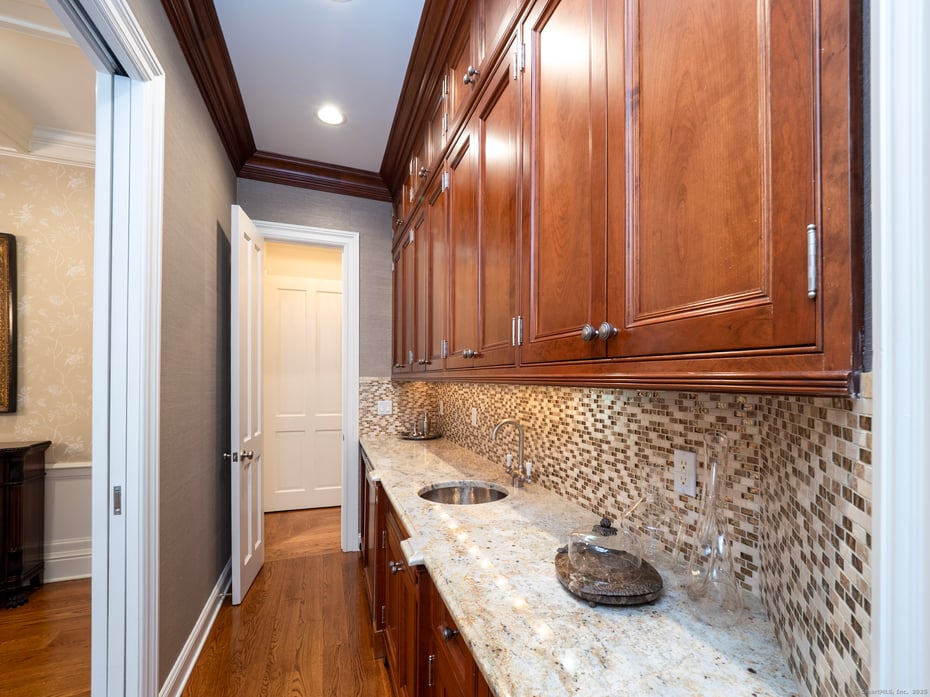 55 Tanners Drive Photo 9