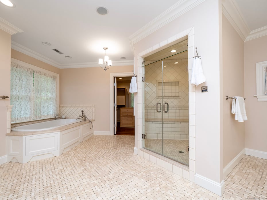 55 Tanners Drive Photo 17