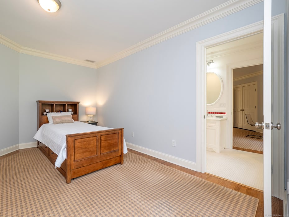 55 Tanners Drive Photo 22