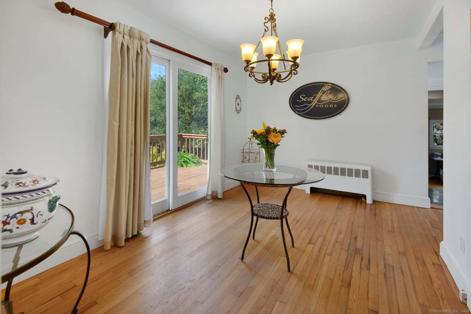 79 Middlesex Avenue Photo 5