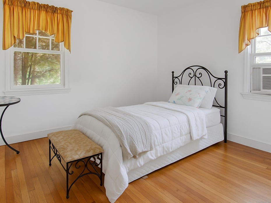 79 Middlesex Avenue Photo 12