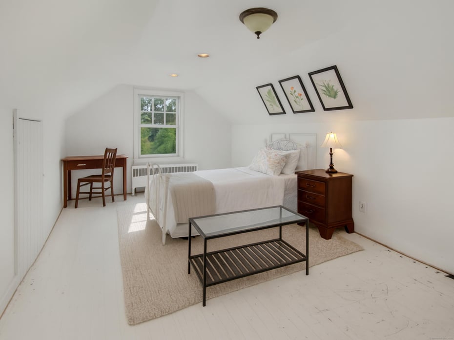 79 Middlesex Avenue Photo 15