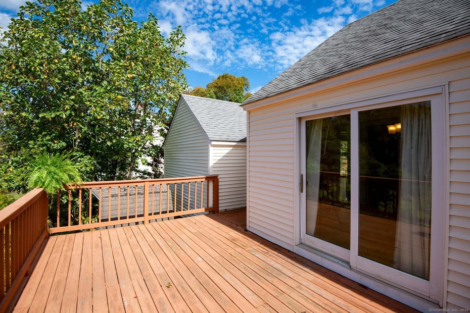 79 Middlesex Avenue Photo 17