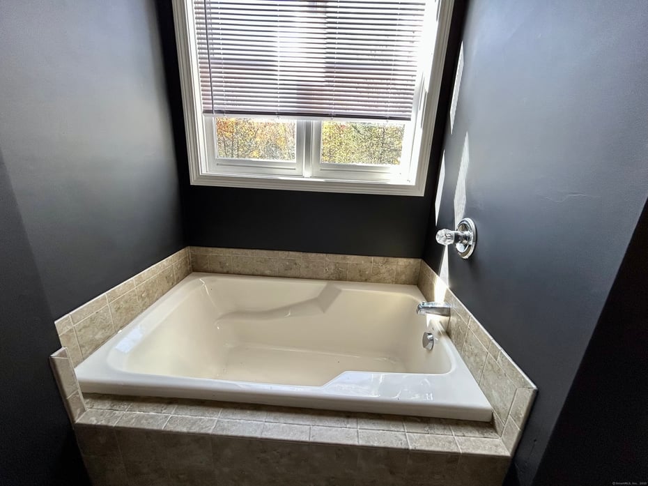 106a Pinney Street Photo 24