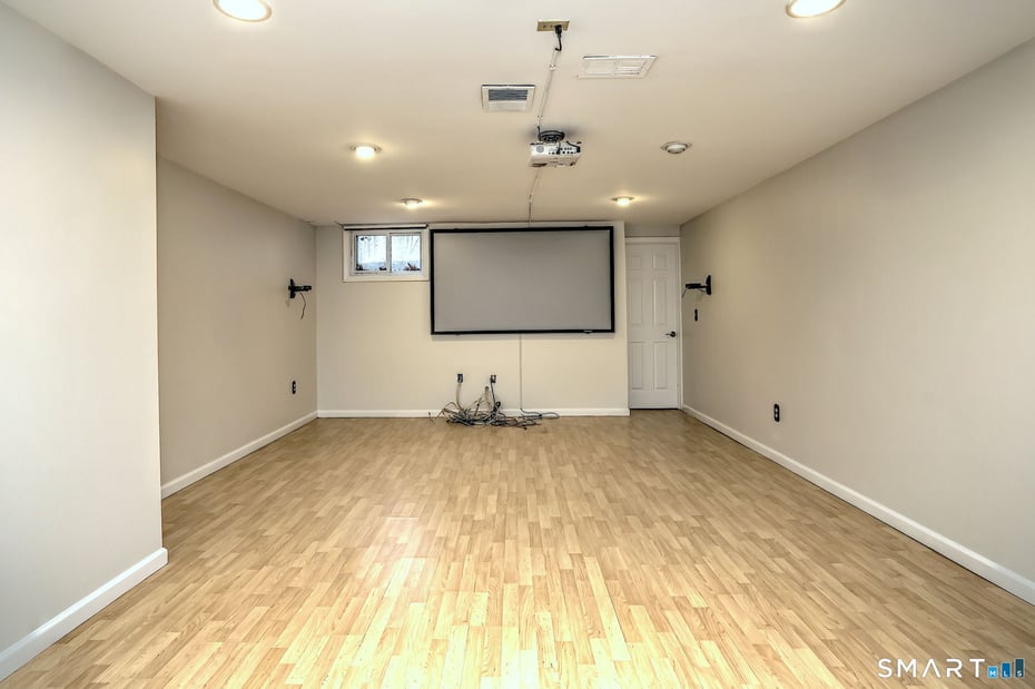 84 Chelsea Court Photo 37