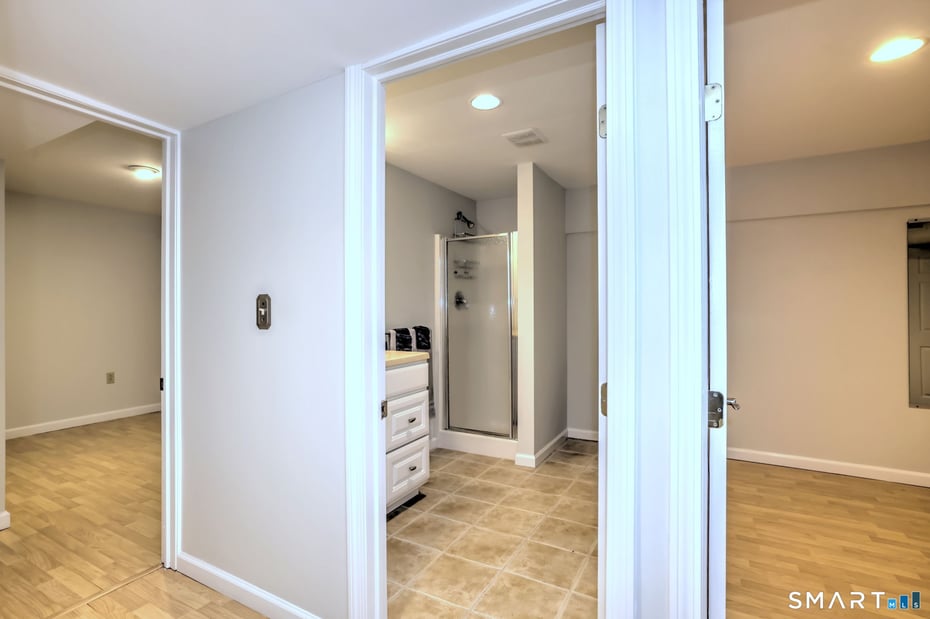 84 Chelsea Court Photo 38