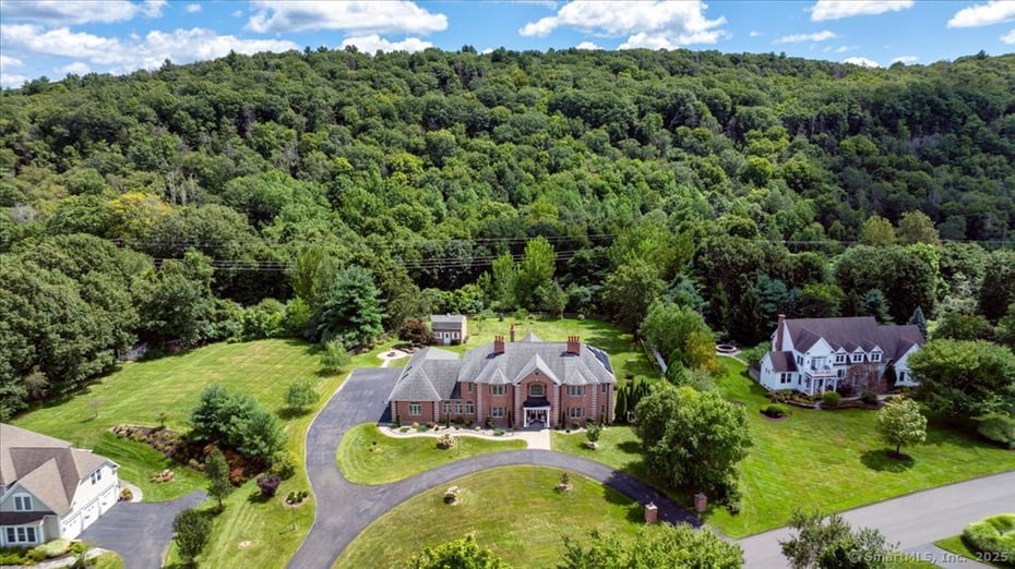 24 Hunting Ridge Drive Photo 2