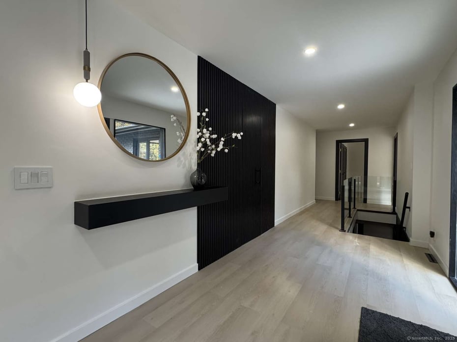 11 Coachman Lane Photo 4