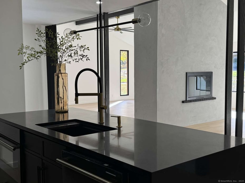 11 Coachman Lane Photo 8