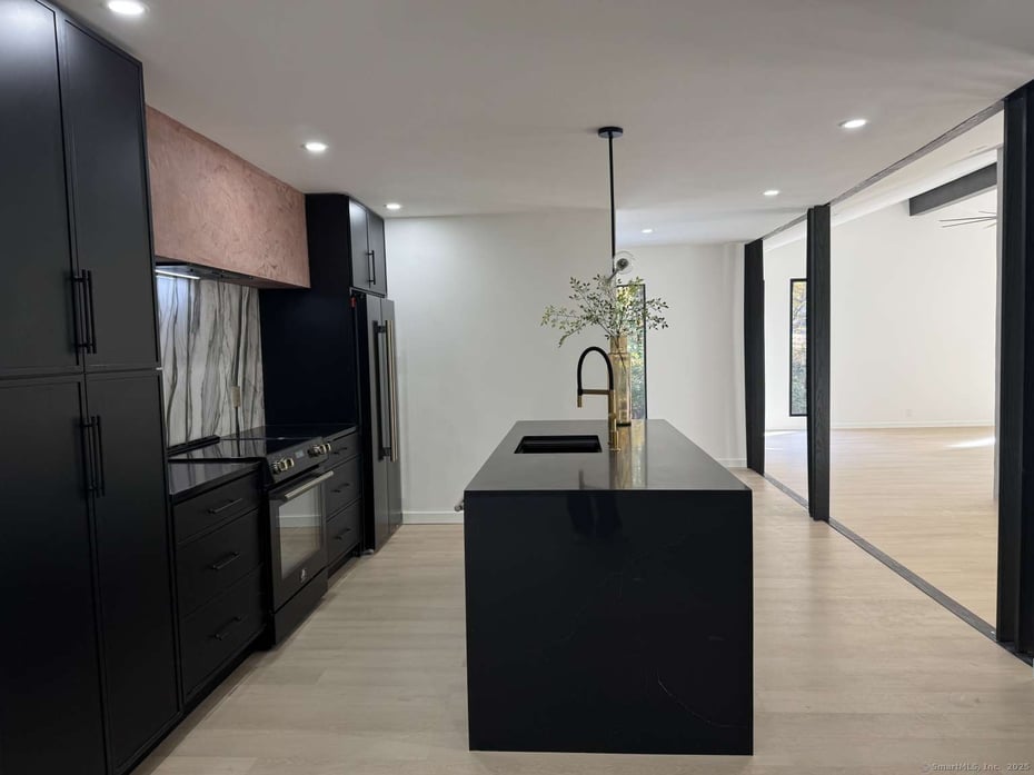 11 Coachman Lane Photo 9