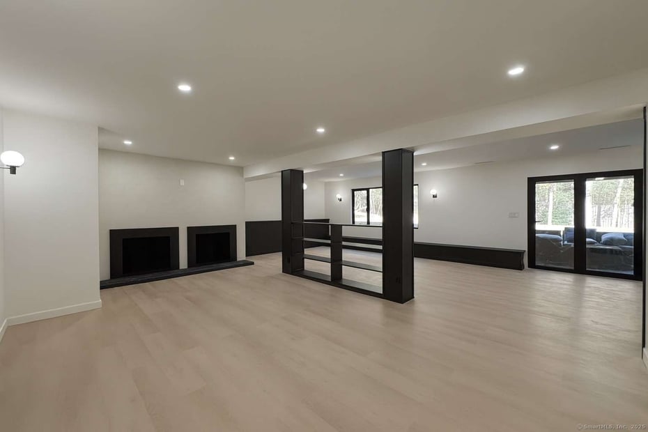 11 Coachman Lane Photo 28