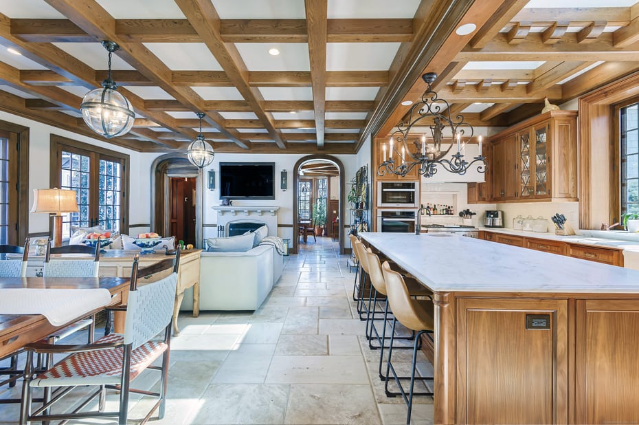 384 West Lane Photo 7