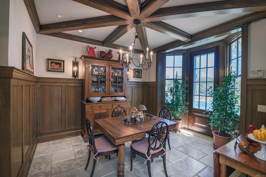 384 West Lane Photo 11