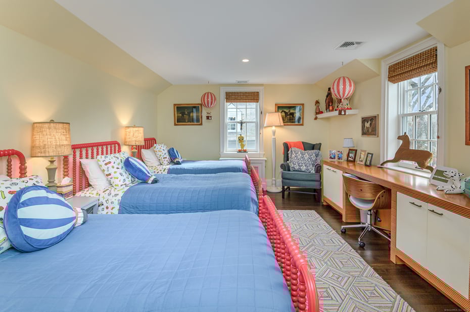 384 West Lane Photo 17