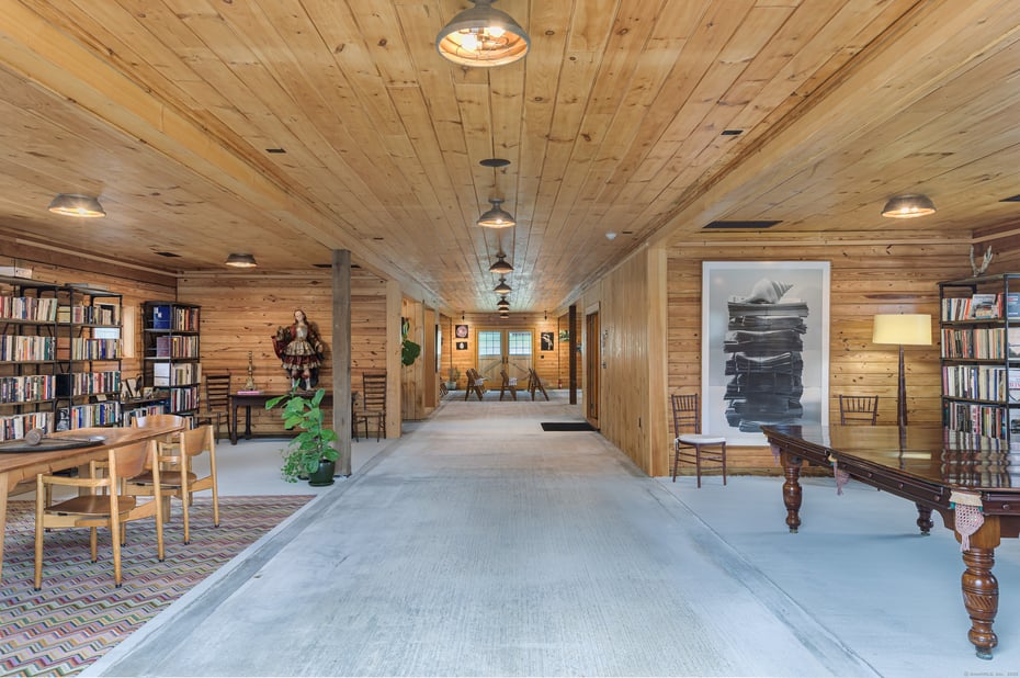 384 West Lane Photo 23