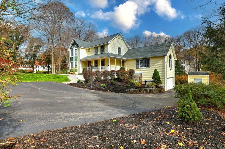 920 Green Circle Photo 2