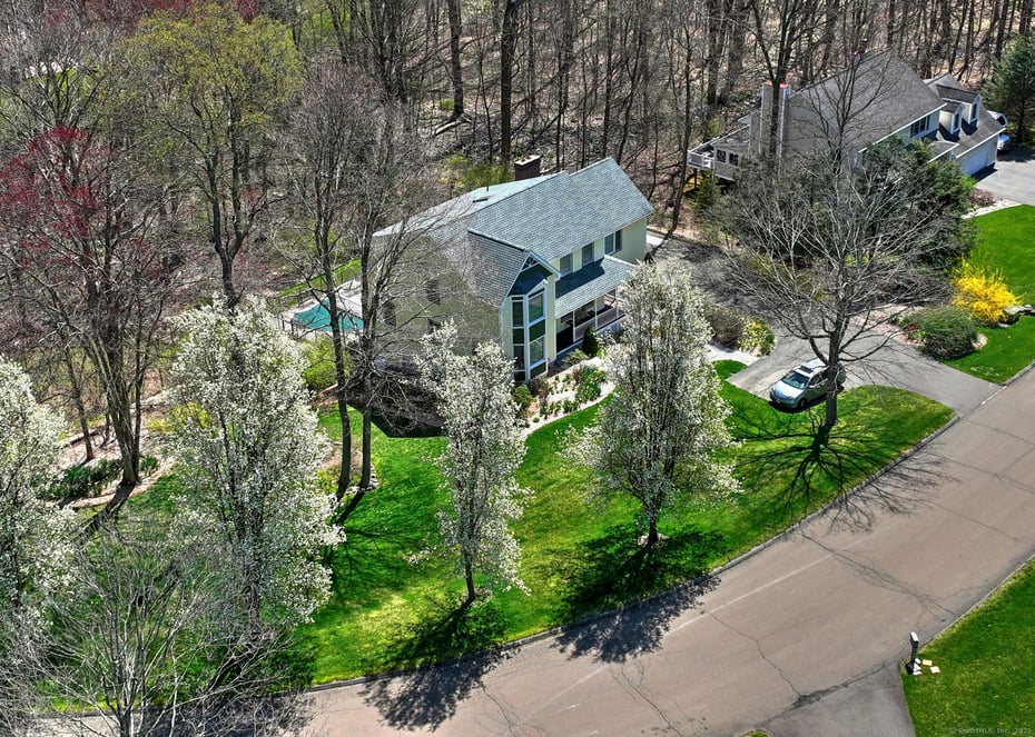 920 Green Circle Photo 9