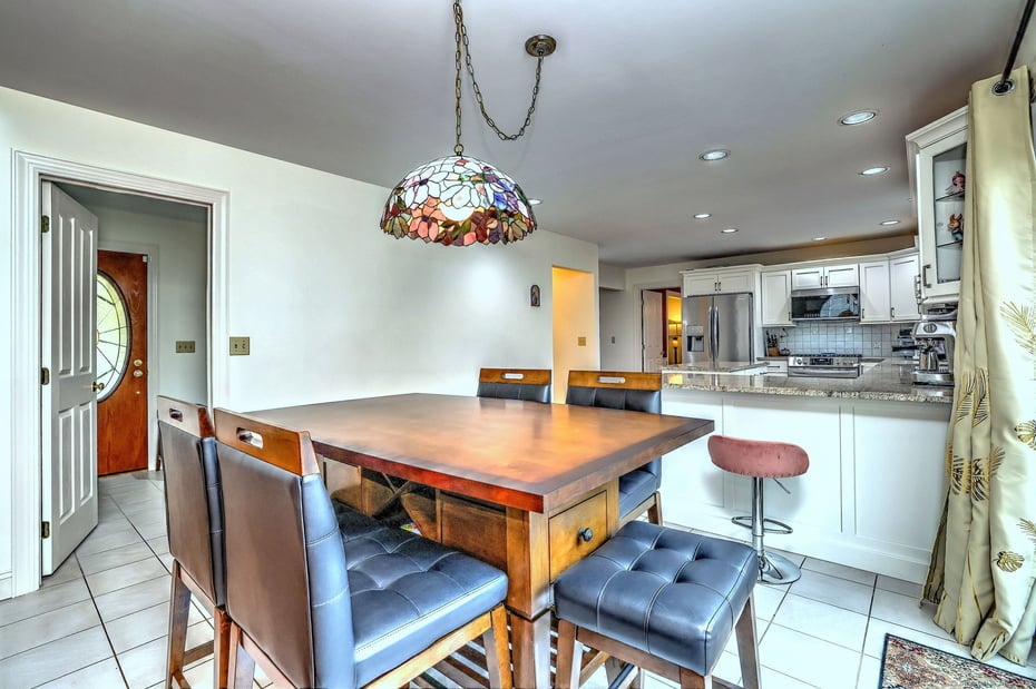 920 Green Circle Photo 17