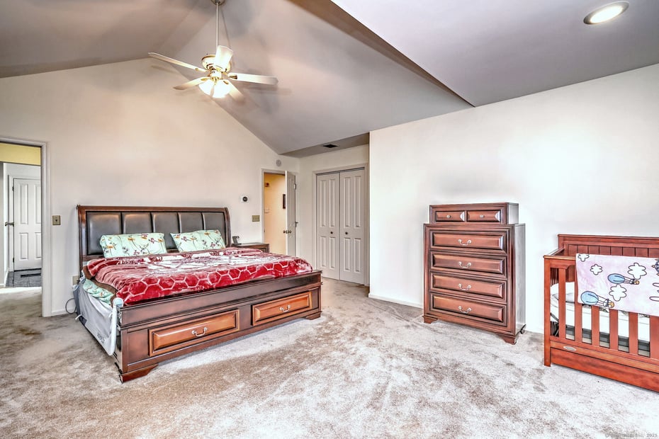 920 Green Circle Photo 25