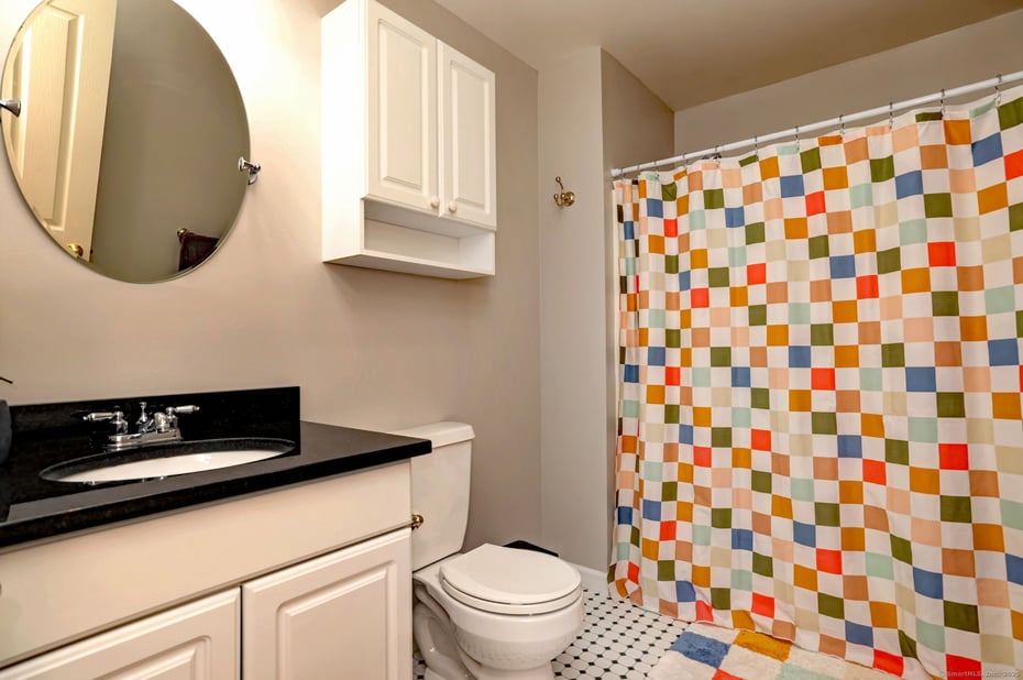 920 Green Circle Photo 31