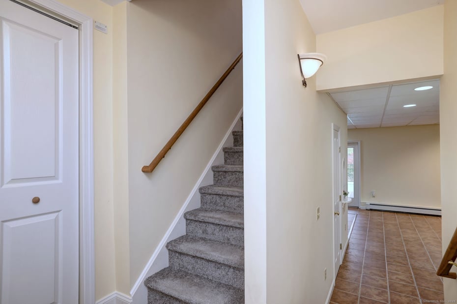 920 Green Circle Photo 32