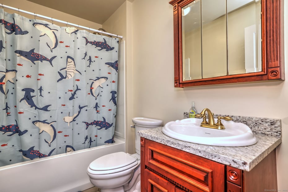 920 Green Circle Photo 36