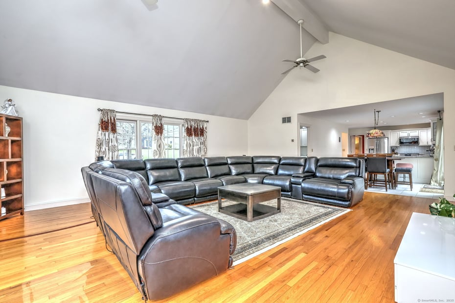 920 Green Circle Photo 37