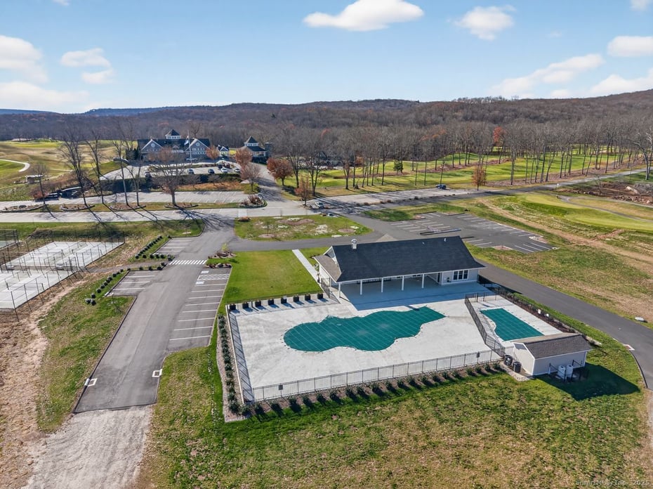 401 Fox Hopyard Road Photo 32