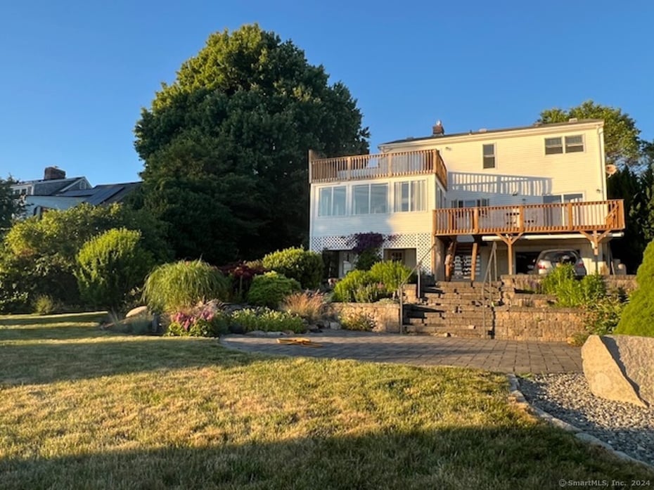 123 Seneca Drive Photo 3