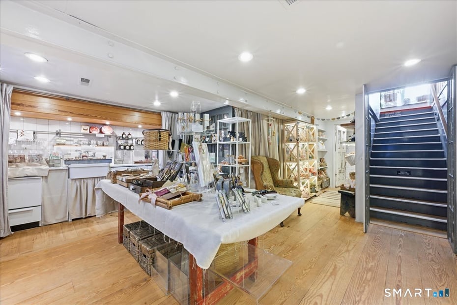 21 Main Street Photo 11