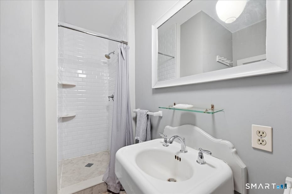 21 Main Street Photo 29