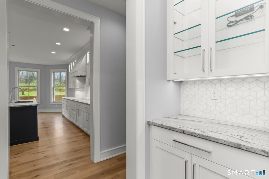 1025 Field Drive Photo 6