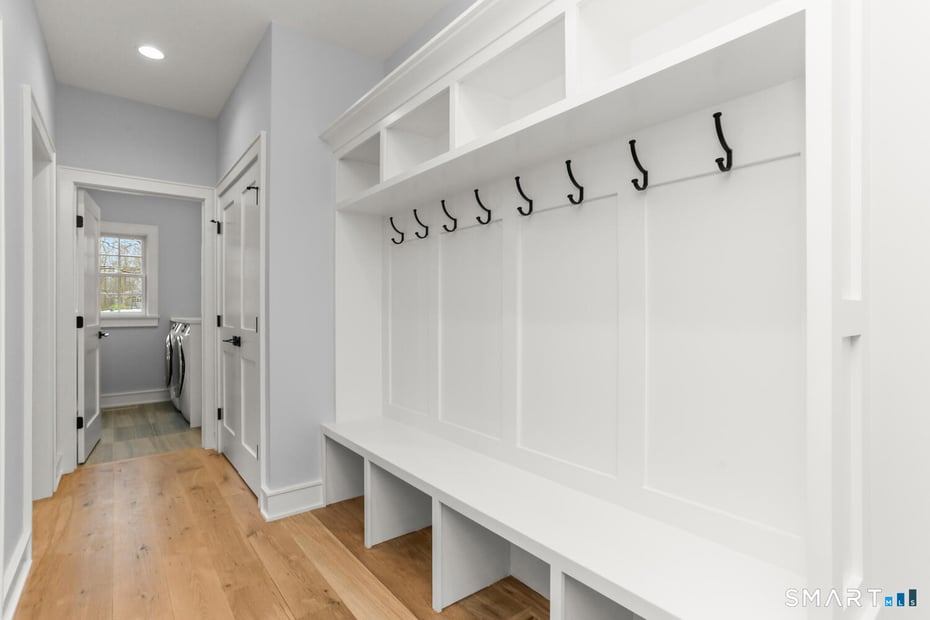 1025 Field Drive Photo 7